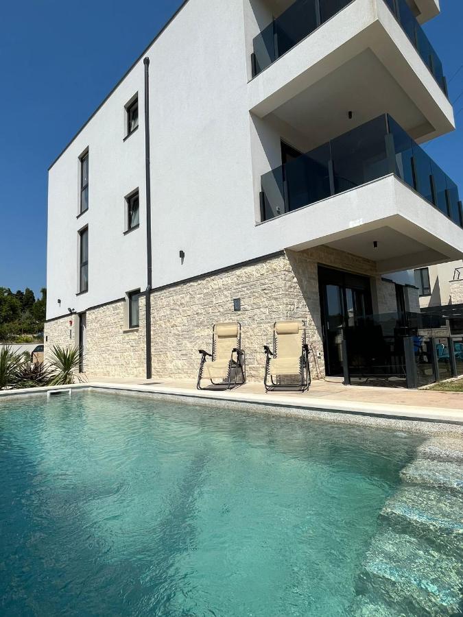 J&N Hill'S Residence With Swimming Pool Medulin Eksteriør billede